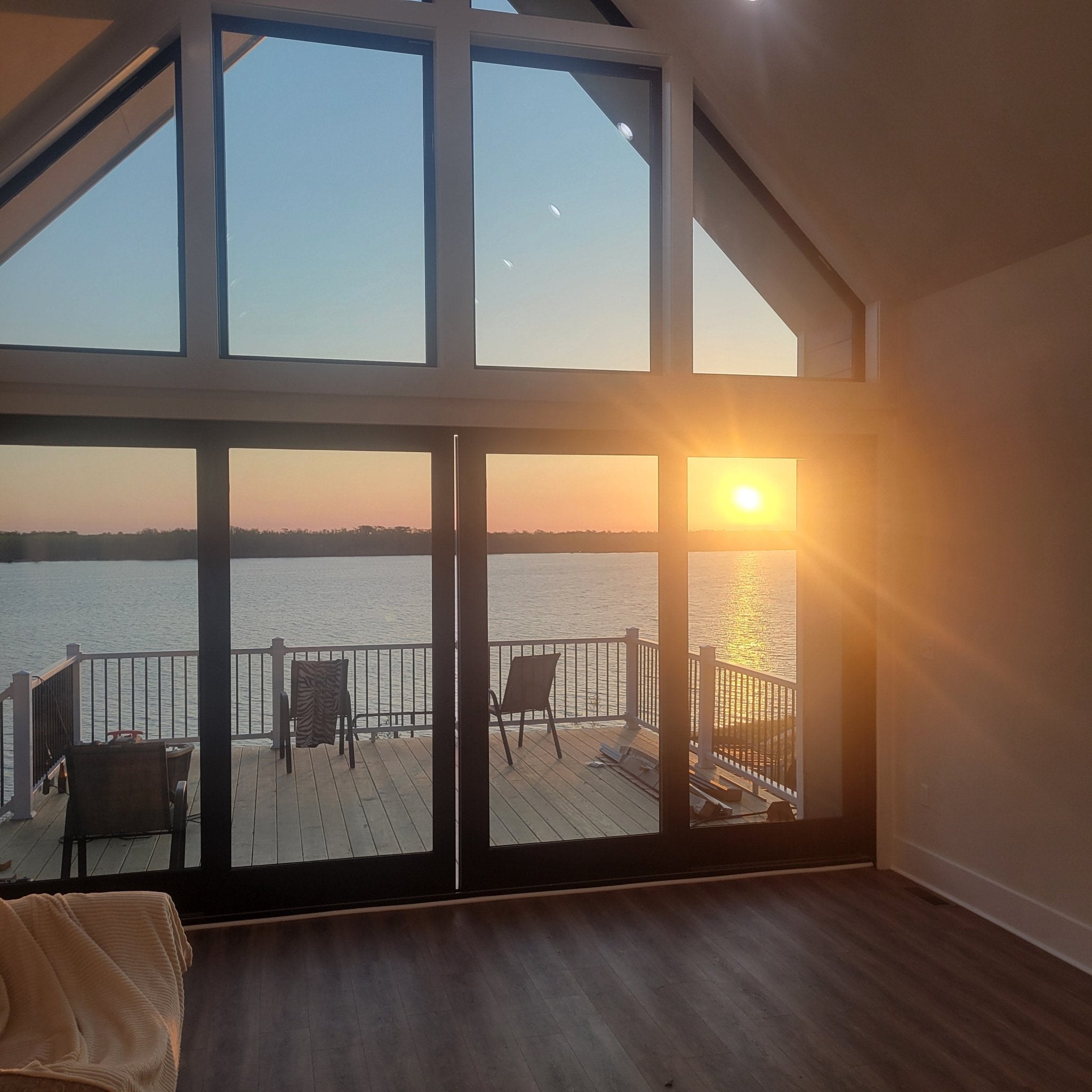 Jennifer's Spot: Jennifer x Mike - Den